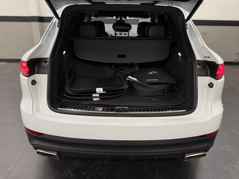 Used 2022 Porsche Cayenne E-Hybrid w/ Premium Package AWD/4WD image 15