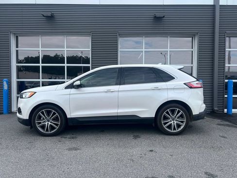 Used 2019 Ford Edge Titanium FWD image 2