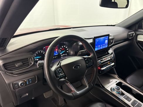 Used 2022 Ford Explorer ST-Line w/ Class IV Trailer Tow Package image 4