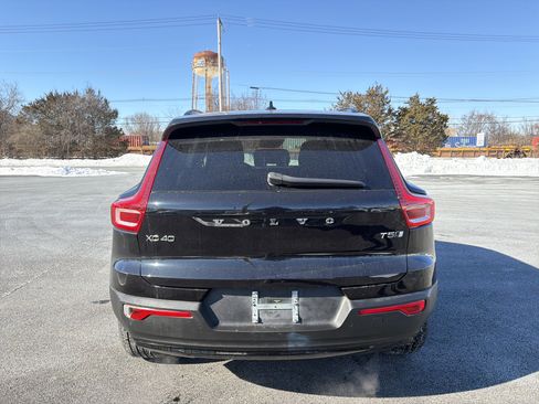 Used 2021 Volvo XC40 T5 R-Design w/ Climate Package image 7