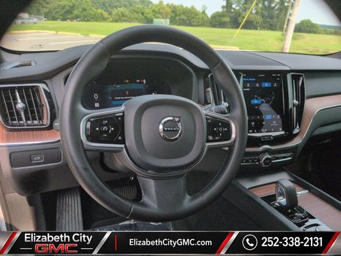Used 2023 Volvo XC60 B5 Plus AWD/4WD image 23