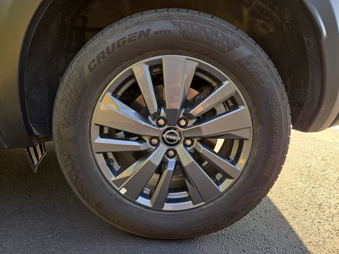 Used 2025 Nissan Pathfinder SV image 11