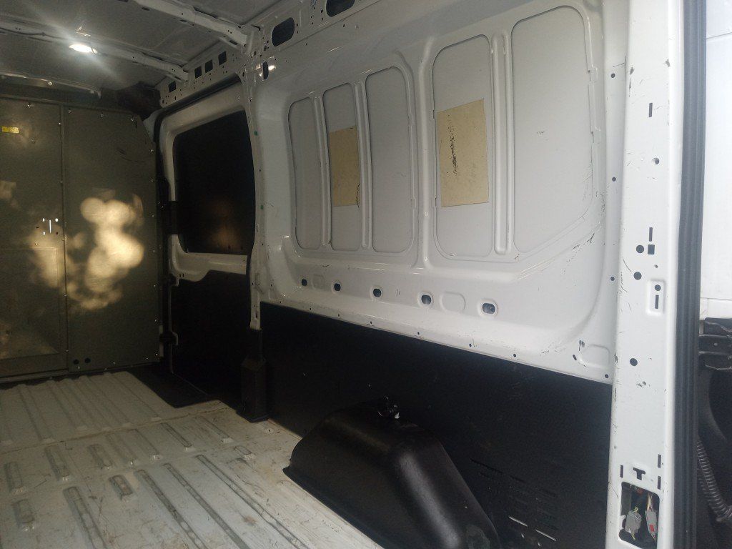 Used 2018 Ford Transit 250 148 Medium Roof RWD image 4