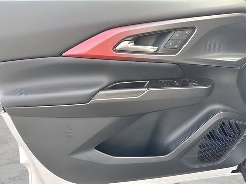 New 2025 Chevrolet Equinox EV RS w/ Convenience Package II image 24