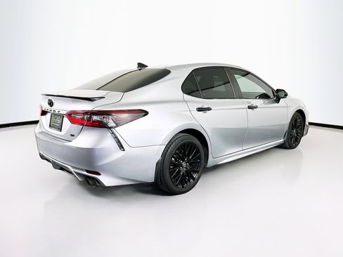 Used 2022 Toyota Camry SE image 9