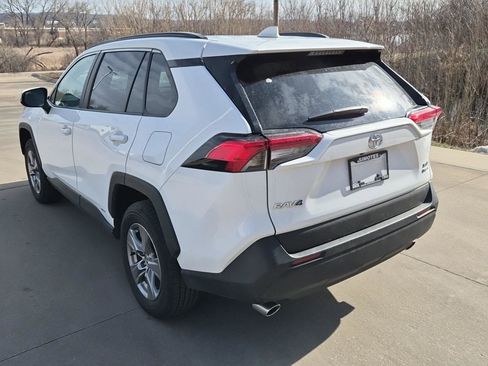 Used 2025 Toyota RAV4 XLE image 9