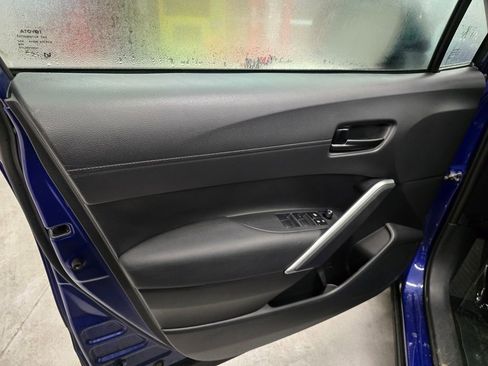 Used 2023 Toyota Corolla Cross LE w/ Moonroof Package image 12