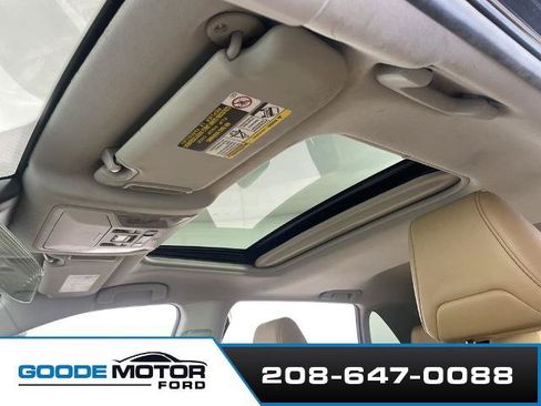 Used 2021 Toyota RAV4 XLE Premium AWD/4WD image 18