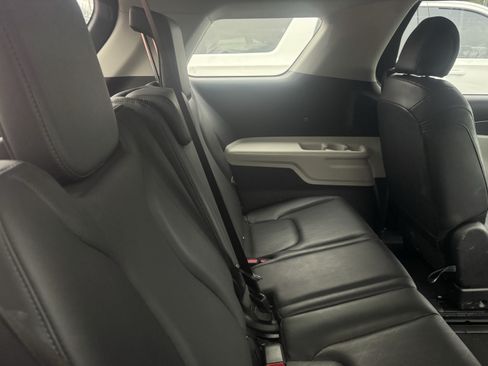 Used 2024 Kia Carnival LX FWD image 10
