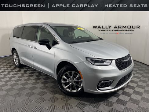 Used 2024 Chrysler Pacifica Touring-L AWD/4WD image 1