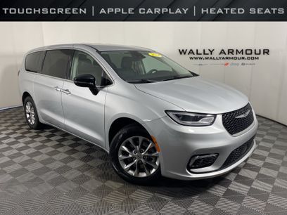 Used 2024 Chrysler Pacifica Touring-L
