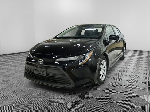 Used 2023 Toyota Corolla LE image 1