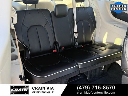 Used 2023 Chrysler Pacifica Limited image 32
