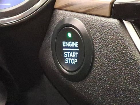 Used 2020 Ford Escape Titanium image 24