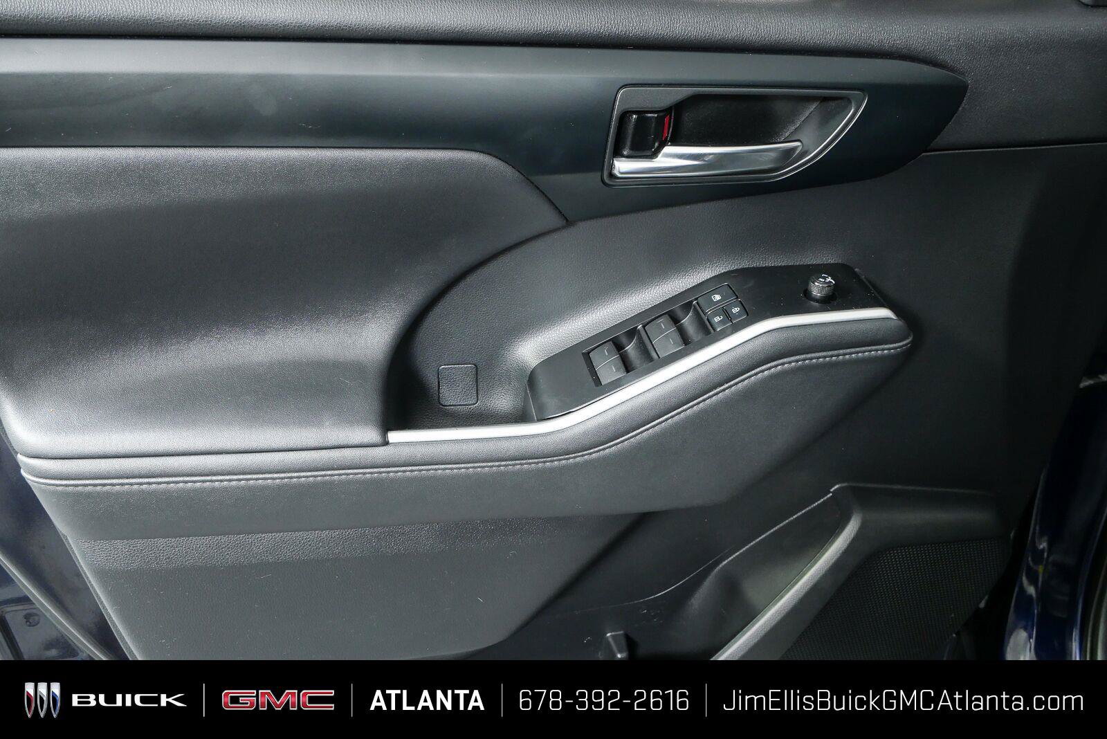 Used 2021 Toyota Highlander XLE FWD image 6