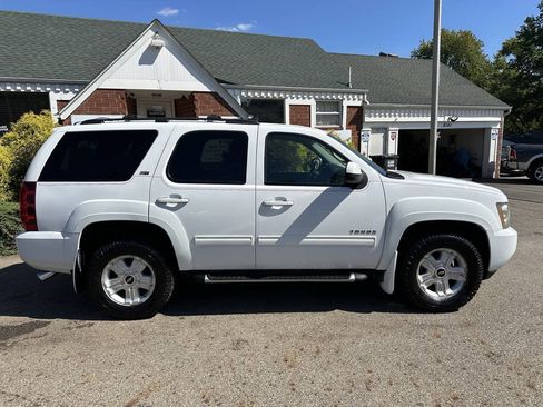 Used 2011 Chevrolet Tahoe LT w/ Luxury Package AWD/4WD image 9