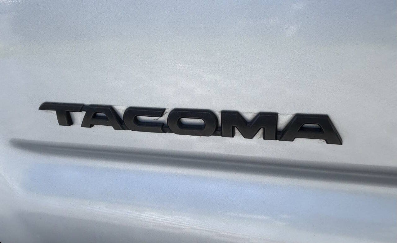 Used 2011 Toyota Tacoma PreRunner w/ TRD Sport Pkg RWD image 4