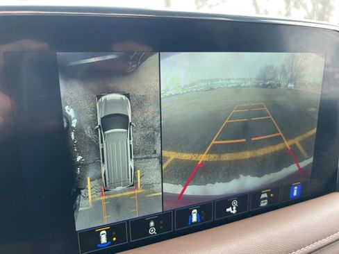 Used 2022 Chevrolet Suburban High Country image 13