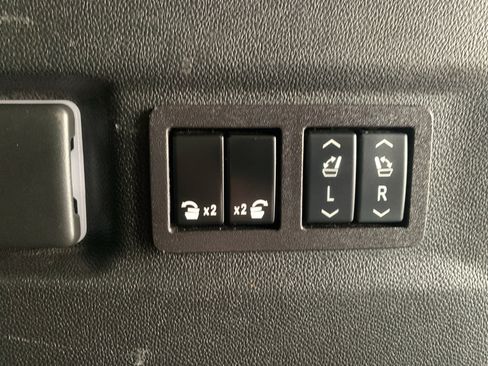 Used 2025 Chevrolet Suburban RST w/ Comfort Package RWD image 13