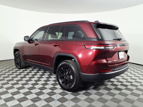Used 2025 Jeep Grand Cherokee Altitude RWD image 6