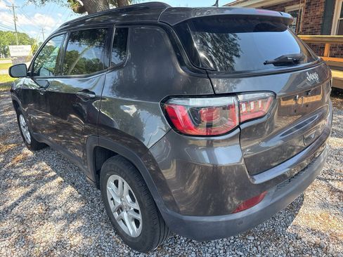 Used 2018 Jeep Compass Sport w/ Tech Group FWD image 5