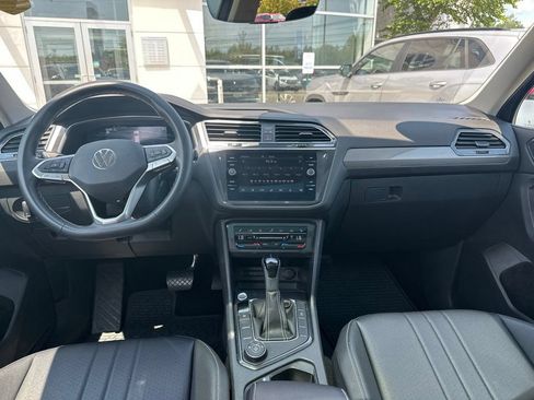 Used 2023 Volkswagen Tiguan SE w/ Panoramic Sunroof Package AWD/4WD image 19