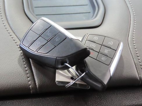 Used 2022 Chevrolet Tahoe LT w/ Luxury Package AWD/4WD image 19