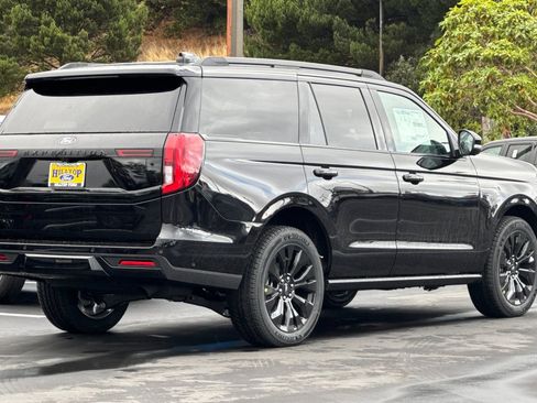 New 2025 Ford Expedition Platinum w/ Stealth Appearance Package image 4