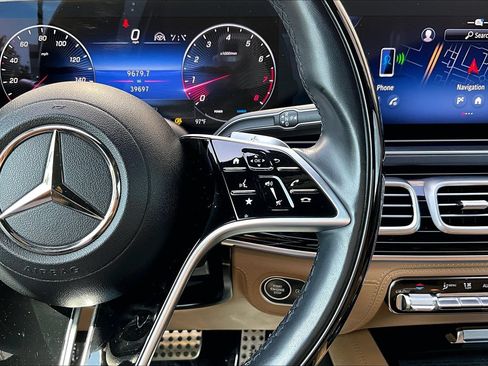 Used 2024 Mercedes-Benz GLS 580 4MATIC image 19