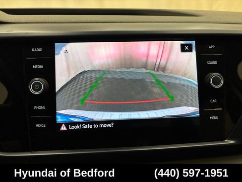 Used 2022 Volkswagen Taos SE w/ Panoramic Sunroof Package FWD image 19