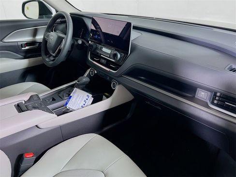 New 2026 Toyota Grand Highlander XLE image 24