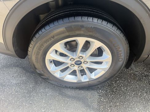 Used 2022 Ford Escape SE image 23