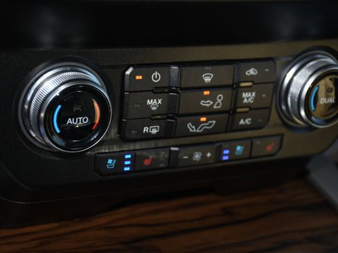 Used 2019 Ford F150 Lariat w/ Equipment Group 502A Luxury image 16