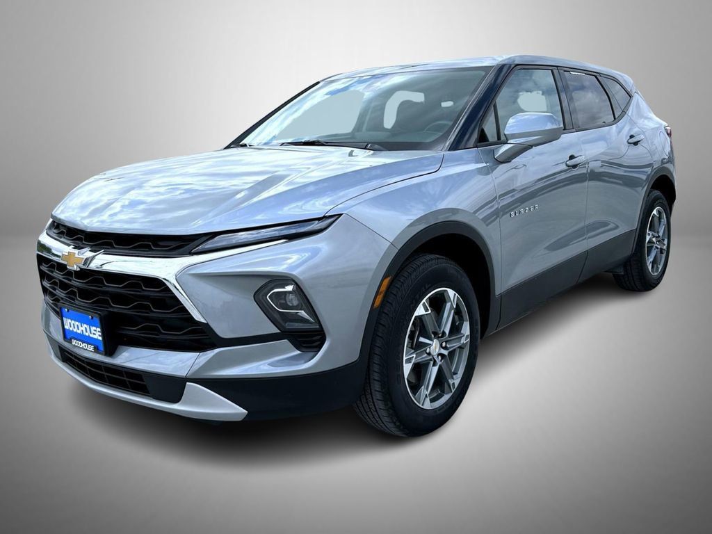 Used 2025 Chevrolet Blazer LT AWD/4WD image 1