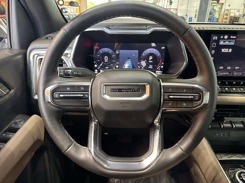 Used 2025 GMC Canyon Denali AWD/4WD image 25