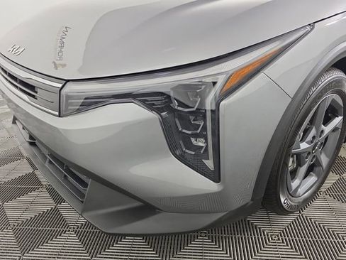 Used 2025 Kia K4 LXS image 48