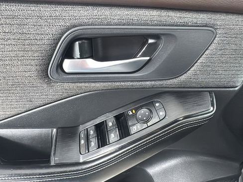 Used 2023 Nissan Rogue SV AWD/4WD image 19