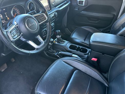 Used 2020 Jeep Gladiator Overland image 10