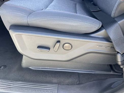 Certified 2025 Ford Expedition Active AWD/4WD image 18