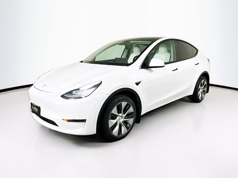 Used 2023 Tesla Model Y Long Range image 3