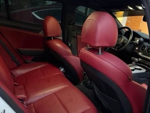 Used 2020 Kia Stinger GT1 RWD image 11