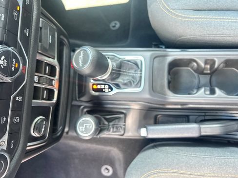 Used 2025 Jeep Gladiator Sport AWD/4WD image 27