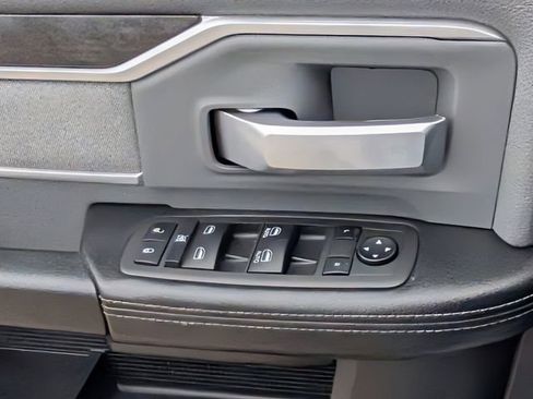 Used 2022 RAM 2500 Big Horn AWD/4WD image 25