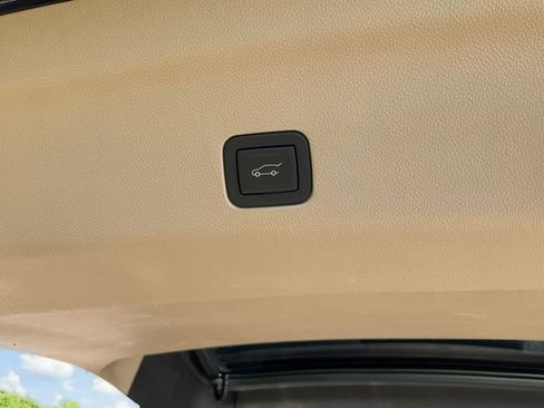 Used 2023 Cadillac Escalade Premium Luxury RWD image 20