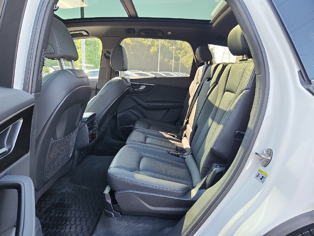 Certified 2025 Audi Q7 Premium Plus w/ Premium Plus Package AWD/4WD image 16