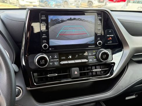 Used 2022 Toyota Highlander L FWD image 16