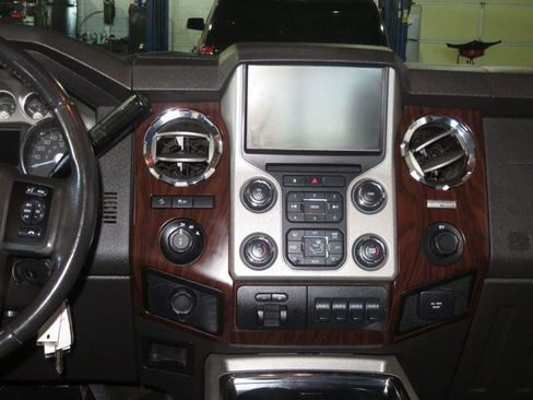 Used 2014 Ford F250 Lariat w/ Lariat Ultimate Package image 40