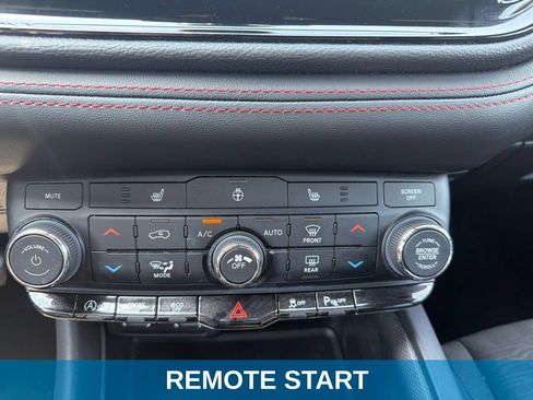 Used 2025 Dodge Durango GT RWD image 4