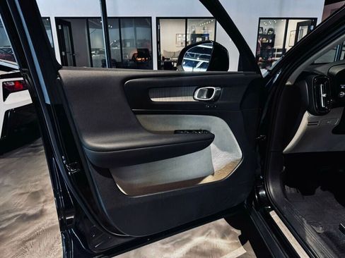 Used 2023 Volvo XC40 B5 Plus w/ Driver Assist Package AWD/4WD image 9