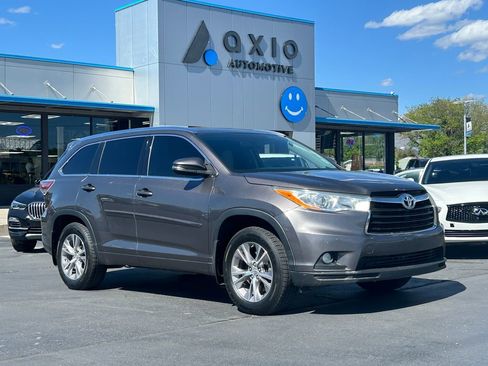 Used 2014 Toyota Highlander XLE AWD/4WD image 1